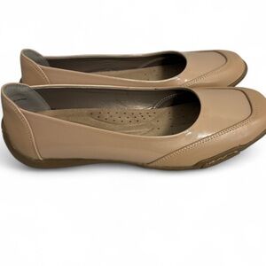 Array Cascade Tan Women's Flats